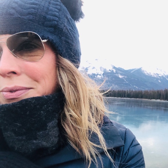 Meet your Posher, Candace - Picture 2 of 2